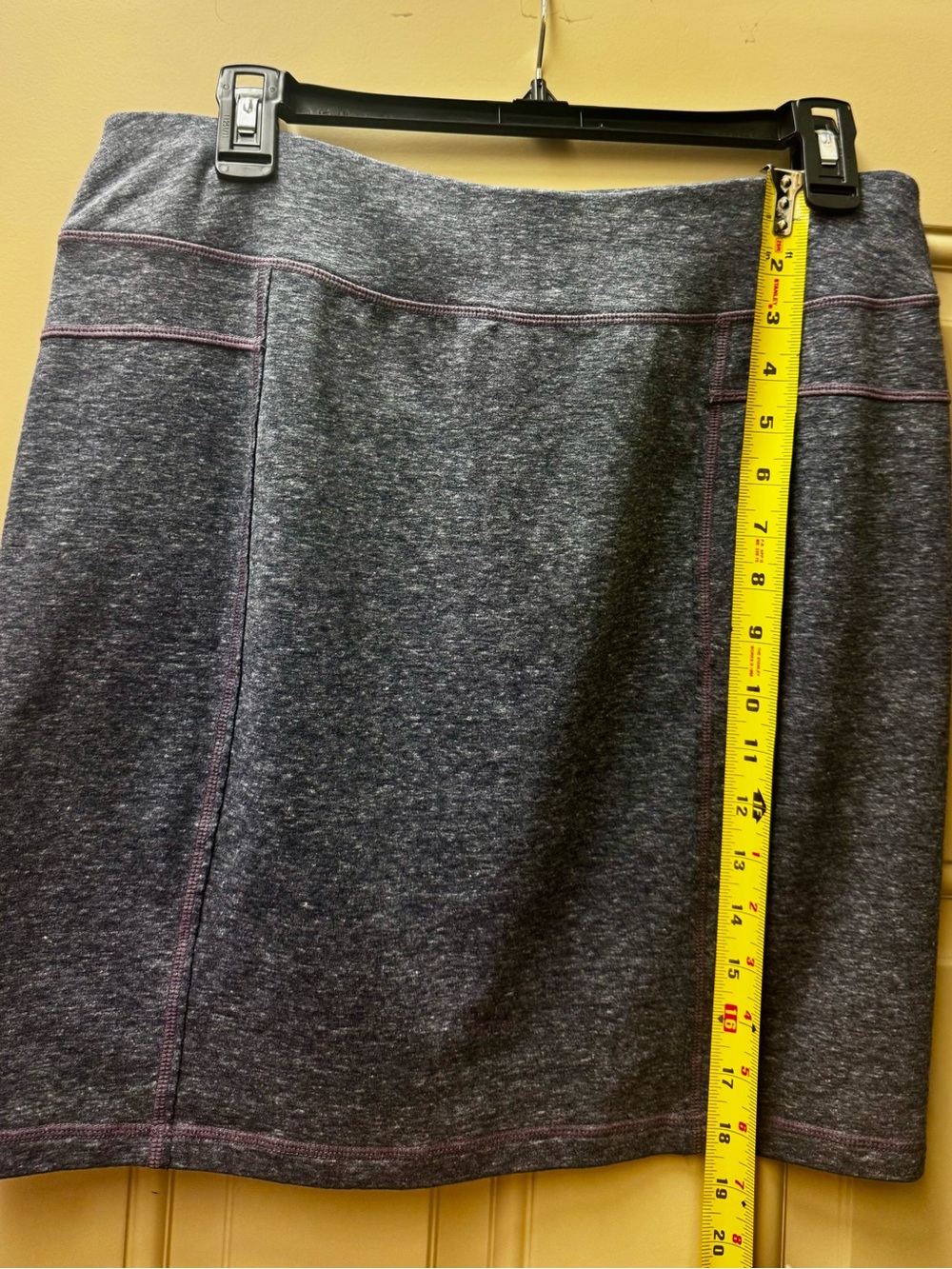 Athleta Heather Gray Mini Skirt with Pink Stitching size Medium